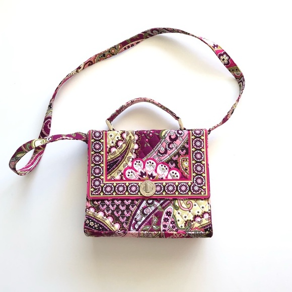 New Vera Bradley Retired Very Berry Paisley Crossbody Purse Turnlock Closure - Picture 1 of 11